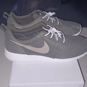 nike shoe brandnew